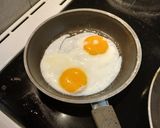 A picture of step 1 of Egg 'n' Bacon Brekkie Burger.