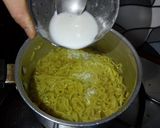 A picture of step 2 of Maggi Pizza.