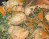 Foto del paso 3 de la receta: Pollo arvejado con arroz