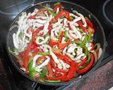 Foto del paso 1 de la receta: Burritos de lomo, pimiento y queso