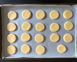 A picture of step 4 of Empire Biscuits.