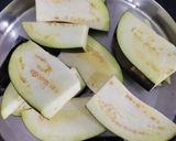 A picture of step 1 of Soy Limang Terung (Eggplant with Soya and lemon).