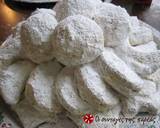 Kourabiedes from Smyrna recipe step 7 photo