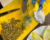Foto del paso 3 de la receta: Endibias rellenas de crema de queso con nueces y mango