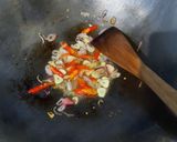 Foto langkah ke 2 dari resep Tumis buncis telur orak arik.