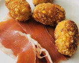 Foto del paso 8 de la receta: Croquetas  de Jamón con rebozado de Kikos de Maíz  tostado