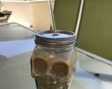 Une image de l'étape 2 de Café glacé au caramel.