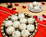 पारंपरिक उकडीचे मोदक (ukadiche modak recipe in marathi) रेसिपी स्टेप 7 फोटो