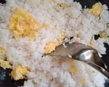Foto langkah ke 3 dari resep Gyeran bokkeumbap/계란볶음밥/Korean egg fried rice.