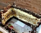 Pas rețetă Prăjitură cu blat de cacao, blat de nucă și cremă de vanilie 16 fotografie