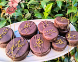 Foto del paso 3 de la receta: Alfajores de Chocolate, con dulce de leche y Bañados en chocolate 🍫