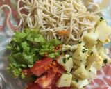 A picture of step 12 of Boiled Potatoes Provençal Style with Tomato, Carrot, and Lettuce.