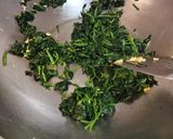 A picture of step 2 of Spinach with Egg.