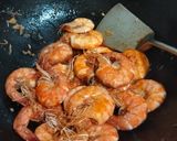 Foto langkah ke 5 dari resep Udang Bumbu Bawang Putih Simple.
