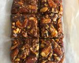 मिक्स ड्राई फ्रूट (बदाम,काजू,अक्रोड) बर्फी/चिक्की mix dryfruit chikki recipe in marathi) रेसिपी स्टेप 5 फोटो 