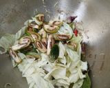 Foto langkah ke 2 dari resep Tumis Teri Terong Kol.
