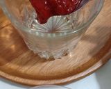 Foto langkah ke 4 dari resep Korean Milk Strawberry 🍓.