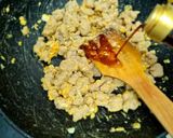 รูปขั้นตอนการทำที่ 4 ของ หมูเด้งผัดไข่แดงเค็ม