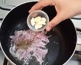 A picture of step 1 of Chicken Resha Daal.