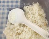 รูปขั้นตอนการทำที่ 1 ของ ข้าวผัดแหนม แสนอร่อยด้วยเครื่องปรุง2อย่าง