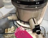 Foto langkah ke 4 dari resep Susu Kedelai Slow Juicer.