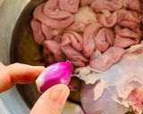 Hình bước làm 1 của món Lòng heo và cật heo luộc