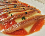 Foto del paso 2 de la receta: Tapa de Anchoas con queso artesano de autor sobre tomate natural