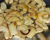 A picture of step 4 of Paneer Kaju Curry.