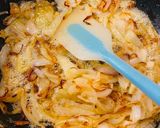 Hình bước làm 4 của món Vào bếp cùng con: Onion jam hay mứt hành tây mặn ngọt với dấm dâu tằm