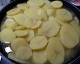 Foto del paso 7 de la receta: Filetes de contramuslo de pollo con patatas!🍗🥔🍴