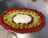 Une image de l'étape 9 de Salade de concombre, courgette râpée, oignon rouge, tomates cerises et burrata au persil.