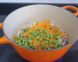 Foto del paso 2 de la receta: Arroz integral caldoso con verduras, shiitake y miso