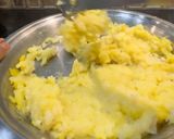 A picture of step 4 of Aloo Vada.