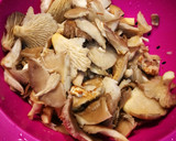 Foto del paso 1 de la receta: Setas y champiñones salteados 🍄🍴