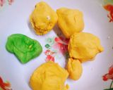 Hình bước làm 2 của món Bánh bí đỏ nhân dừa