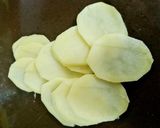 Foto del paso 1 de la receta: Patatas asadas con romero y tomillo