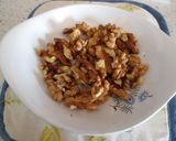 Foto del passaggio 6 della ricetta Gnocchi neri con fiori di zucca cotto noci e stracchino