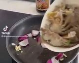 A picture of step 2 of Stir Fry Mozambique Crab with Curry Powder.