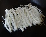 Foto langkah ke 5 dari resep Paengi Beoseot Bokkeum (팽이버섯 볶음) Tumis Jamur Enoki Korea.