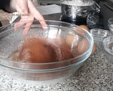 Foto del paso 7 de la receta: Bizcocho de Chocolate con Corazón Tierno