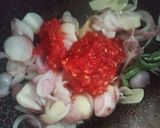 Gambar langkah 3 resipi Tumis Asam Ikan Kerisi Bersama Labu Air.