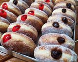 Foto langkah ke 7 dari resep Bomboloni donat isi selai cokelat (resep donat Imam Abu Salman).