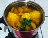 Foto langkah ke 4 dari resep Sayur Bening Bayam, Wortel, Jagung dan Labu.