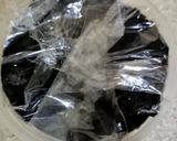A picture of step 4 of Ice-Cream Cake.