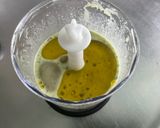 Une image de l'étape 6 de Sauce salade épicée au basilic, moutarde, ail et citron.
