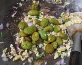 Foto langkah ke 4 dari resep Orak Arik Pete Telur.