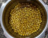 A picture of step 1 of Ragda patties.