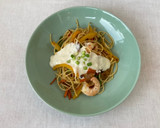 Foto del paso 11 de la receta: Spaghettis con salsa de queso fresco de cabra, verduras y langostinos