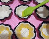 Foto langkah ke 3 dari resep Puff Pastry Flower With Strawberry & Cheese.