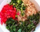 عکس مرحله 3 از دستور سالاد بلغور، خرفه و ریحان (سالاد انرژی‌بخش)